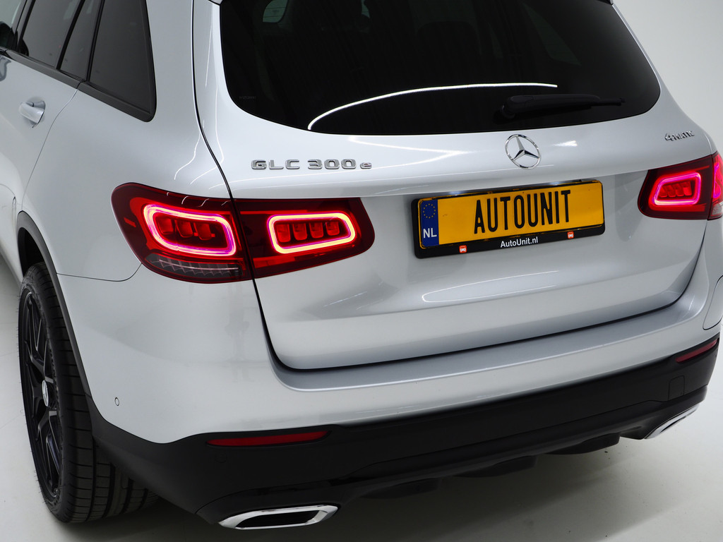 Mercedes-Benz GLC 300e 4MATIC Night Black 13