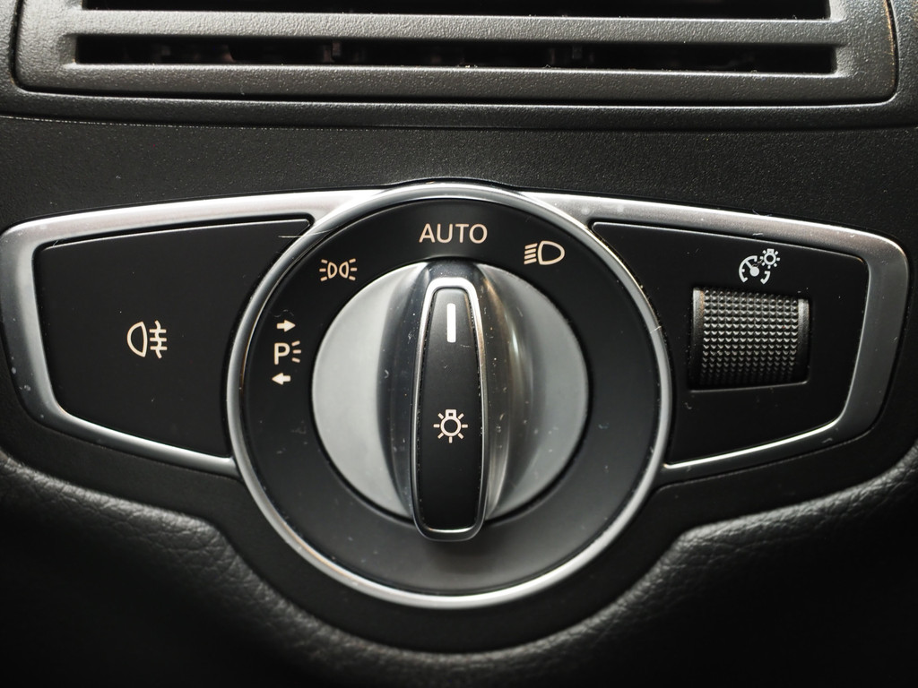 Mercedes-Benz GLC 300e 4MATIC Night Black 18