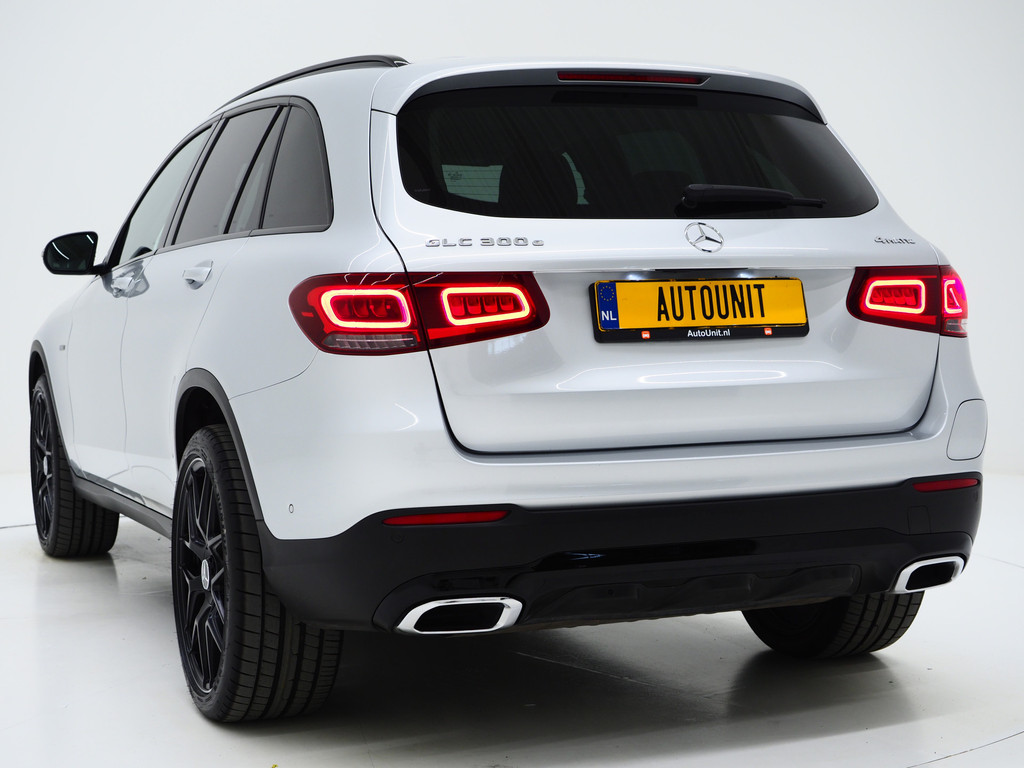 Mercedes-Benz GLC 300e 4MATIC Night Black 2