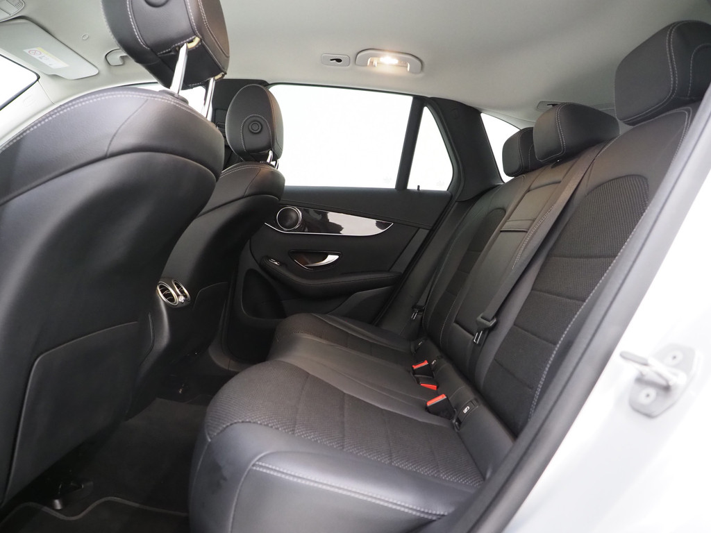 Mercedes-Benz GLC 300e 4MATIC Night Black 31