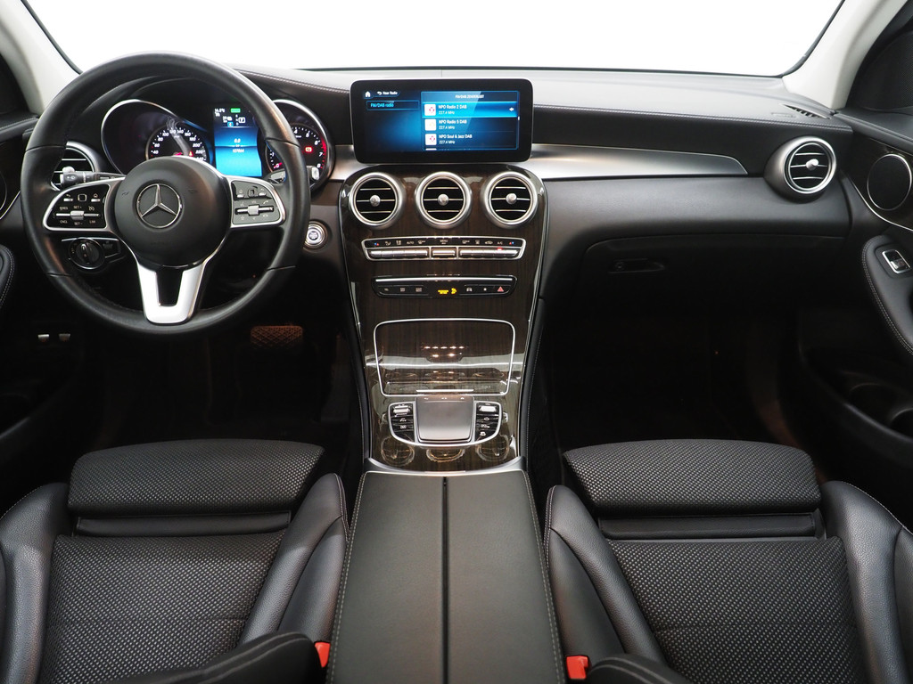 Mercedes-Benz GLC 300e 4MATIC Night Black 4