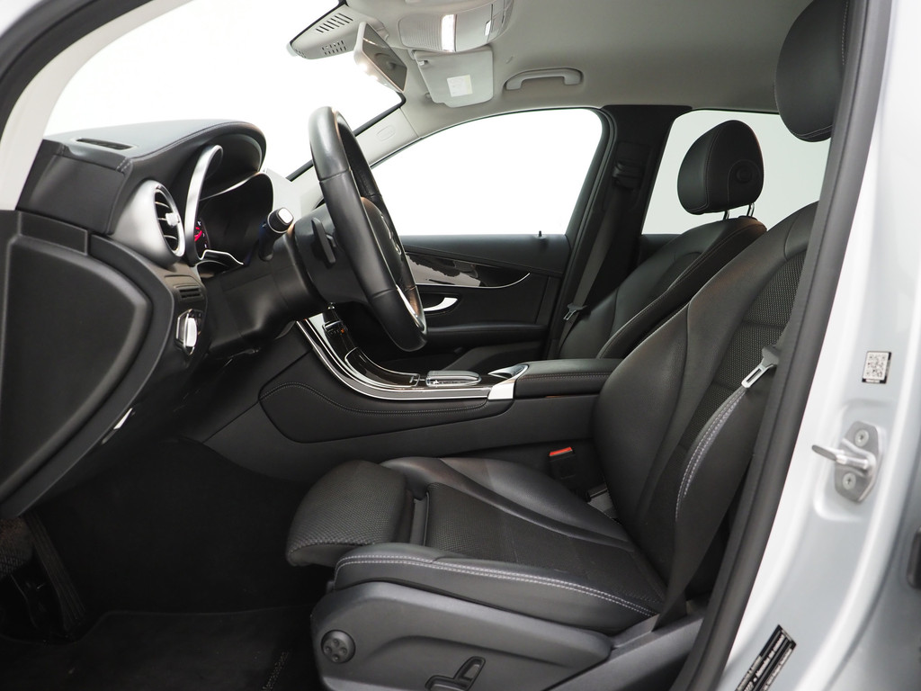 Mercedes-Benz GLC 300e 4MATIC Night Black 51