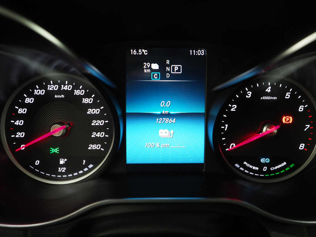 Mercedes-Benz GLC 300e 4MATIC Night Black 55
