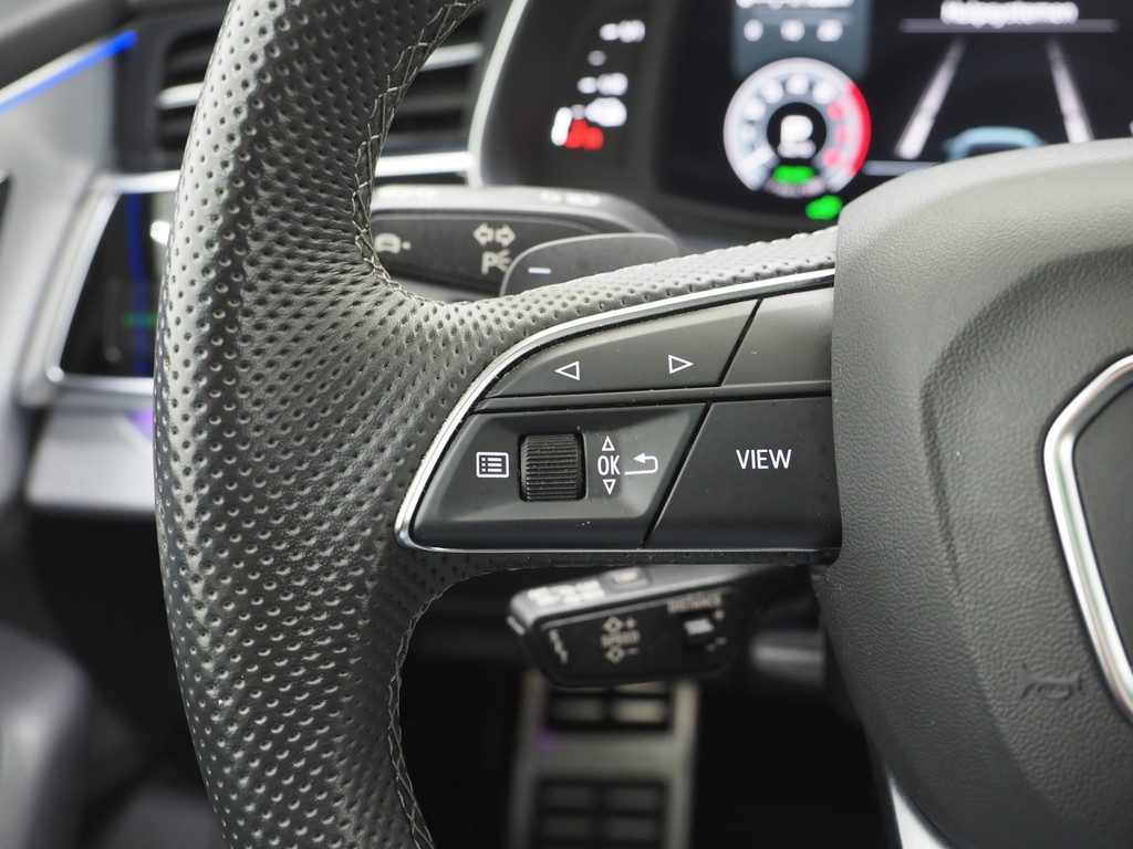 Audi Q8 60 TFSI e quattro Competition BlackOptic 462PK 24
