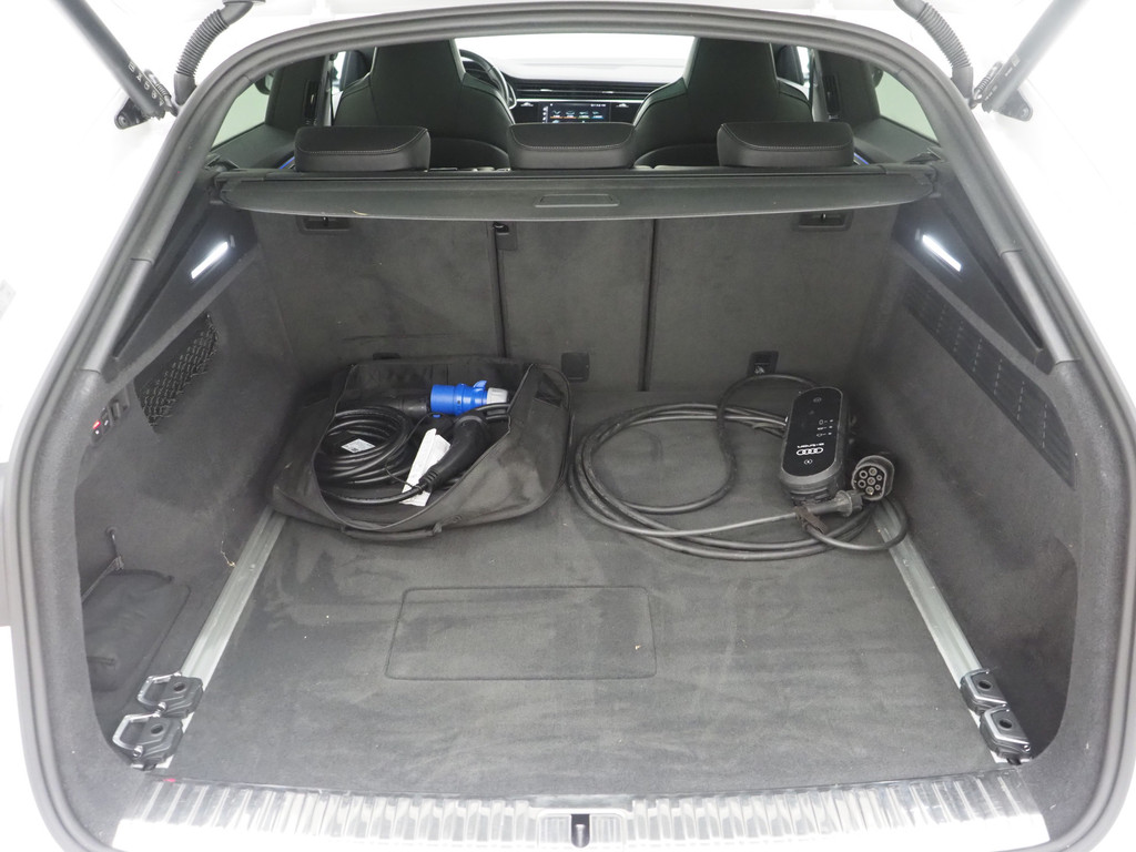 Audi Q8 60 TFSI e quattro Competition BlackOptic 462PK 40