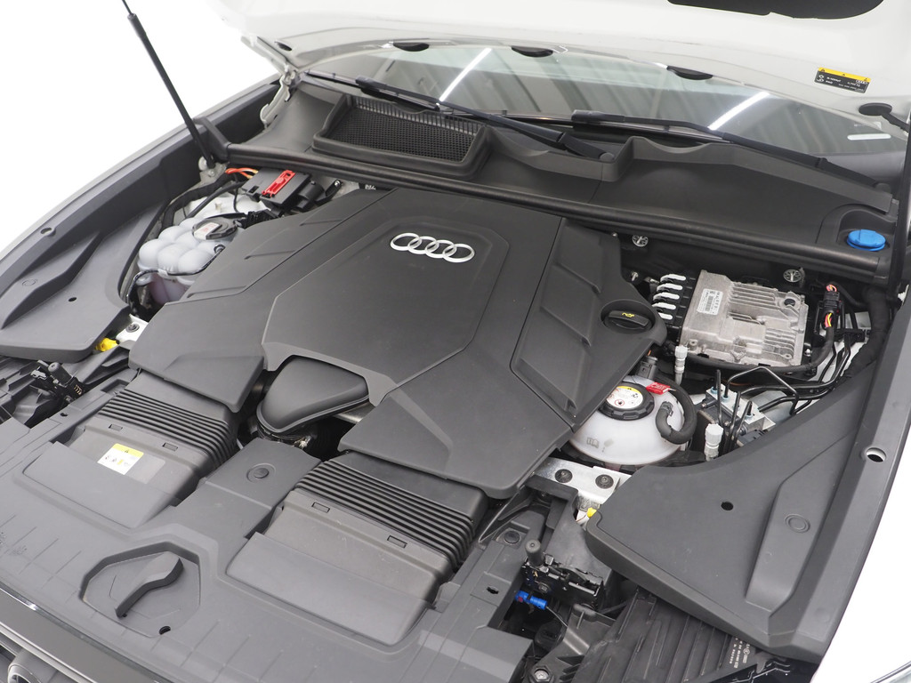 Audi Q8 60 TFSI e quattro Competition BlackOptic 462PK 6
