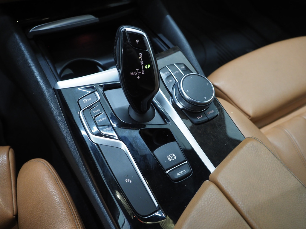 BMW 5 Serie Touring 530i High Executive 32
