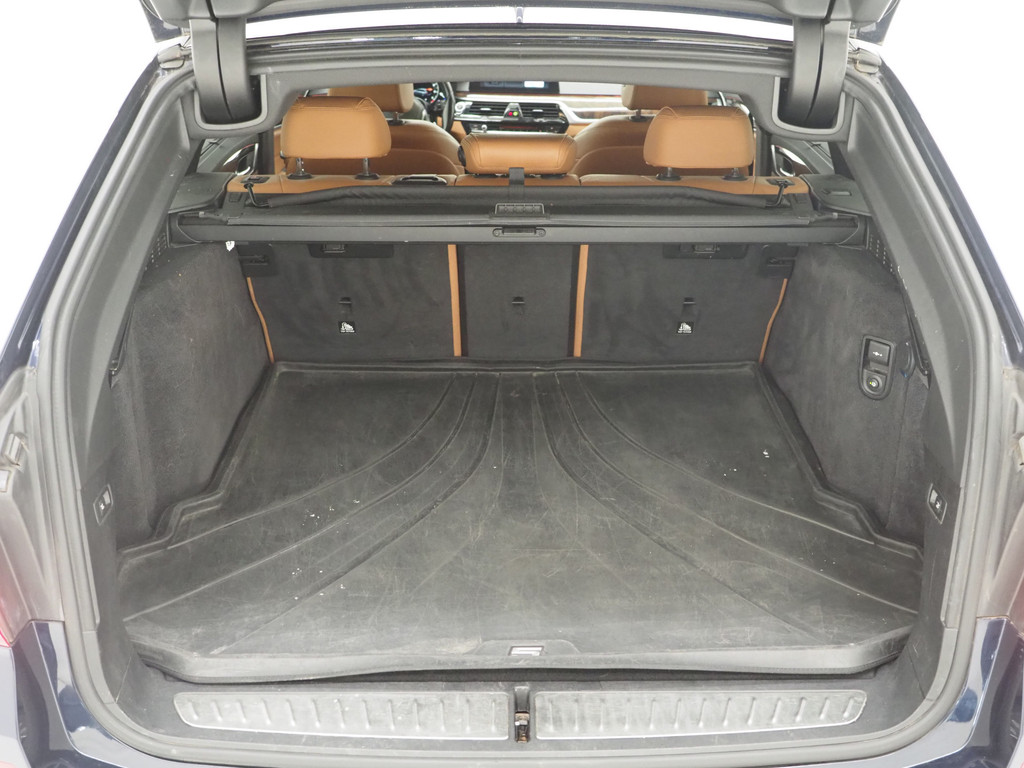 BMW 5 Serie Touring 530i High Executive 37