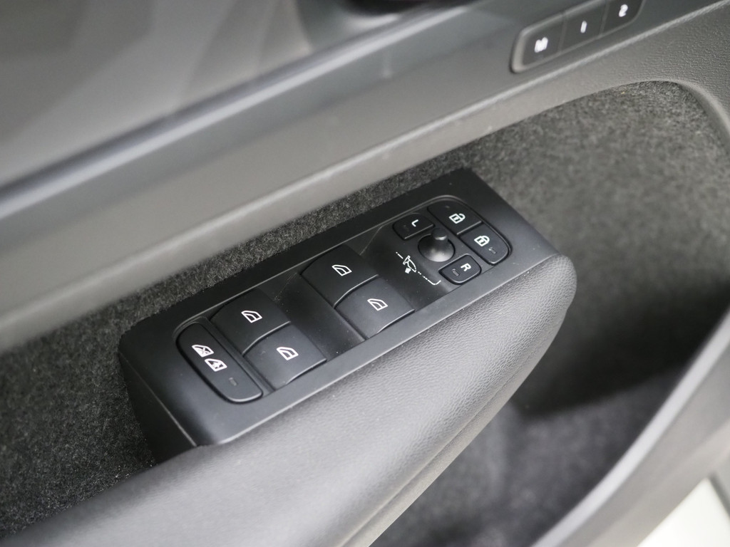 Volvo XC40 1.5 T4 Recharge Ultimate NIEUW MODEL! 17