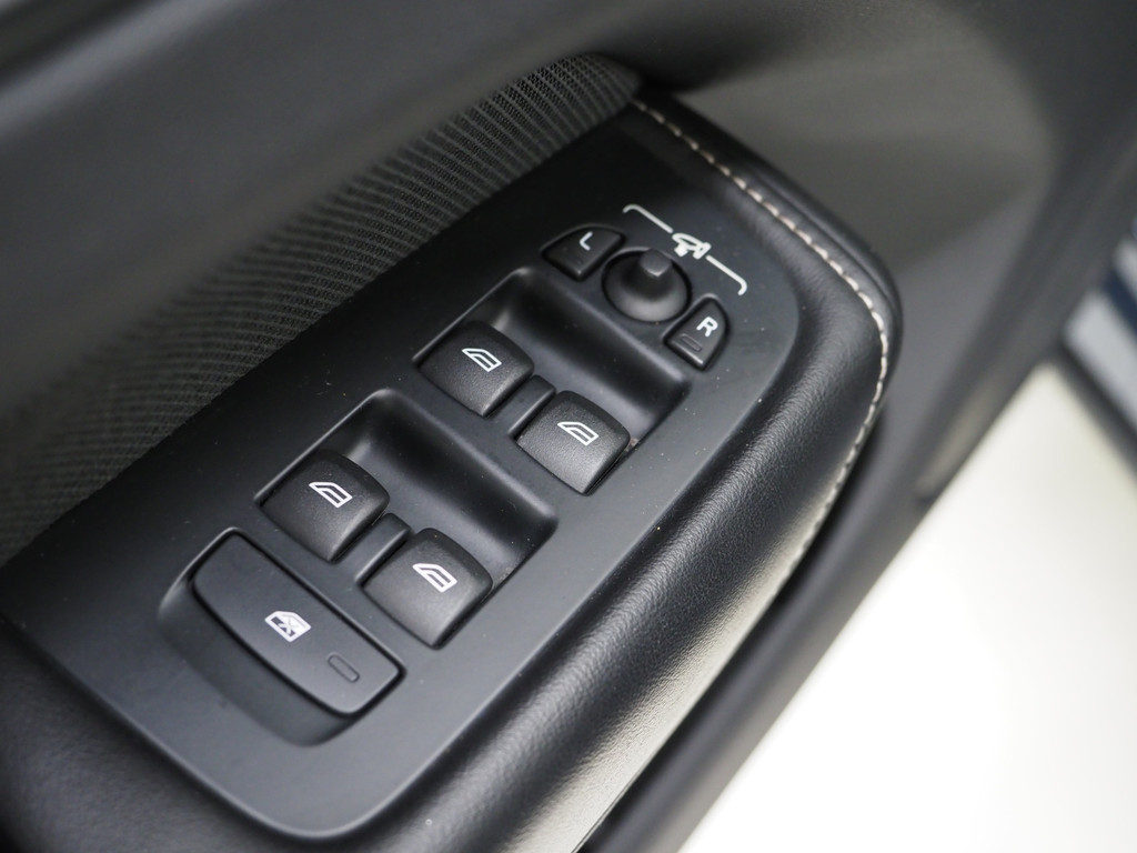 Volvo XC60 2.0 Recharge T6 AWD R-Design Long Range 56
