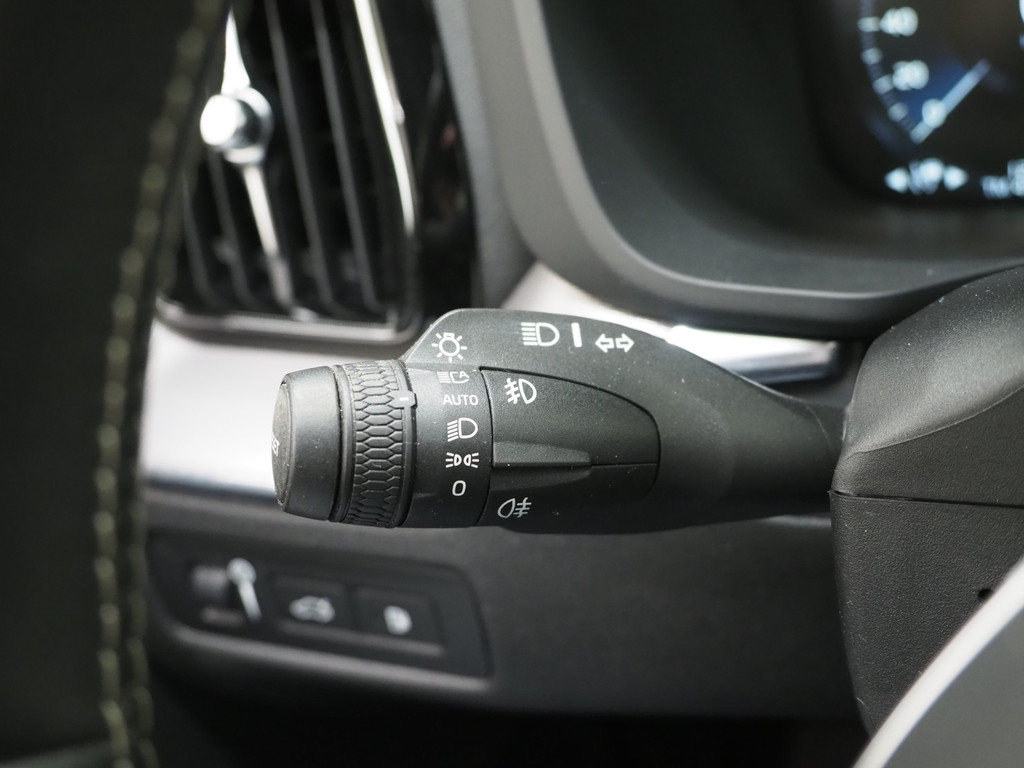 Volvo XC60 2.0 T8 Twin Engine AWD R-Design 21