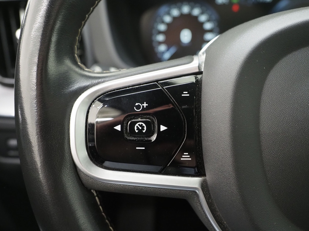 Volvo XC60 2.0 T8 Twin Engine AWD R-Design 22