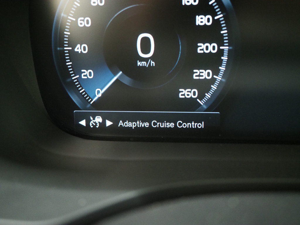 Volvo XC60 2.0 T8 Twin Engine AWD R-Design 26