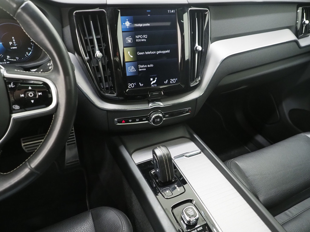 Volvo XC60 2.0 T8 Twin Engine AWD R-Design 34
