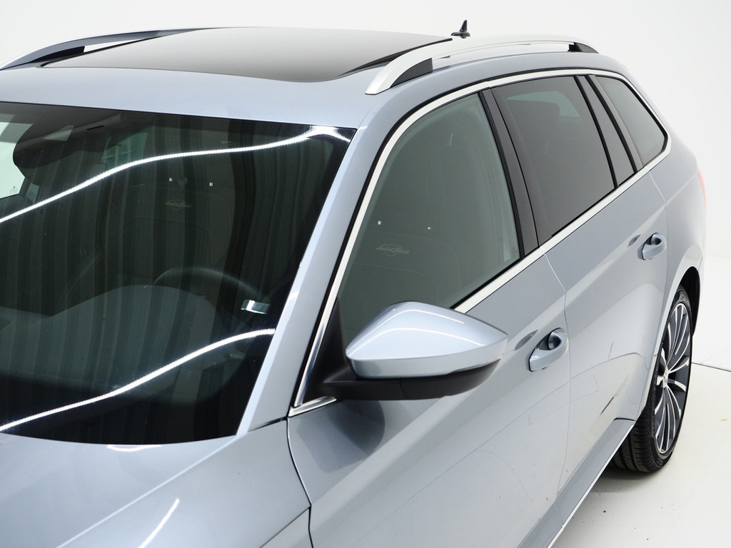 Škoda Superb Combi 1.4 TSI iV Laurin & Klement 12