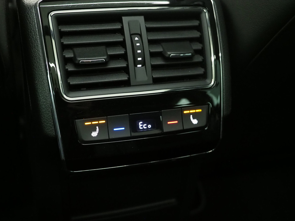 Škoda Superb Combi 1.4 TSI iV Laurin & Klement 37