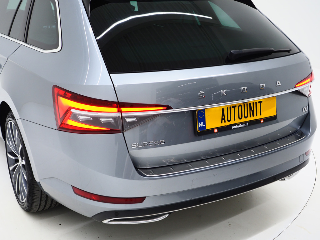 Škoda Superb Combi 1.4 TSI iV Laurin & Klement 56