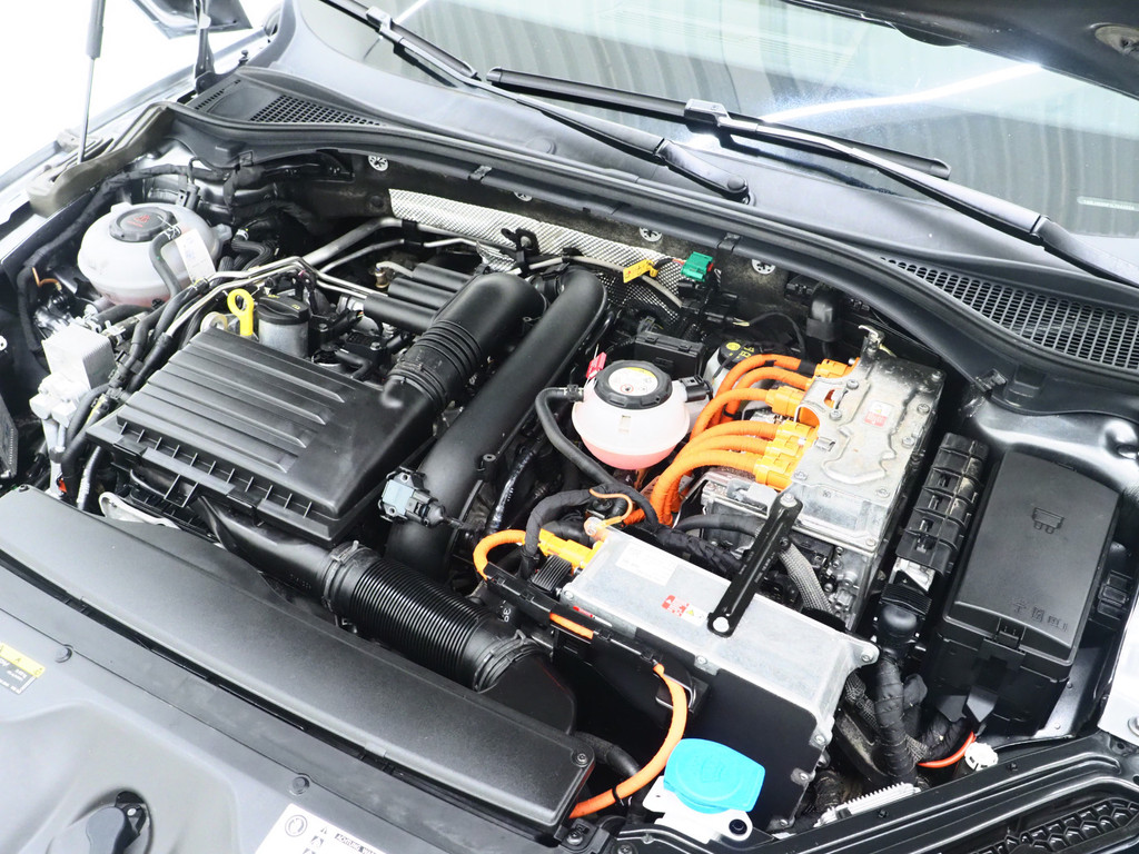 Škoda Superb Combi 1.4 TSI iV Laurin & Klement 6