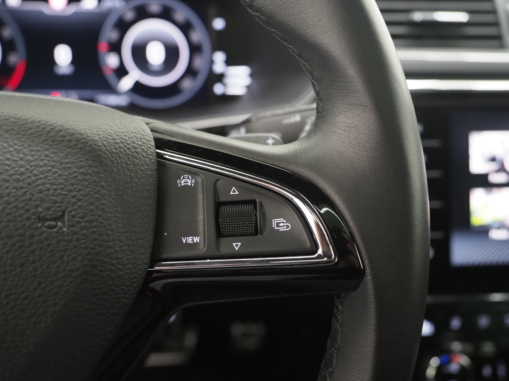 Škoda Superb Combi 1.4 TSI iV Laurin & Klement 68