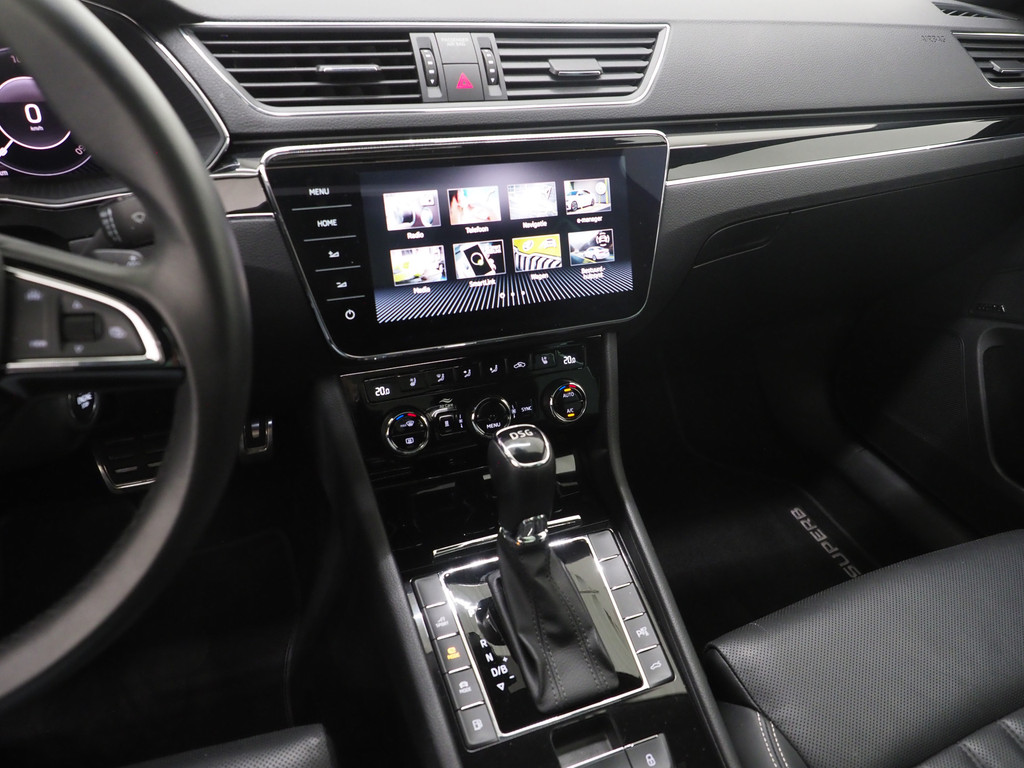 Škoda Superb Combi 1.4 TSI iV Laurin & Klement 79