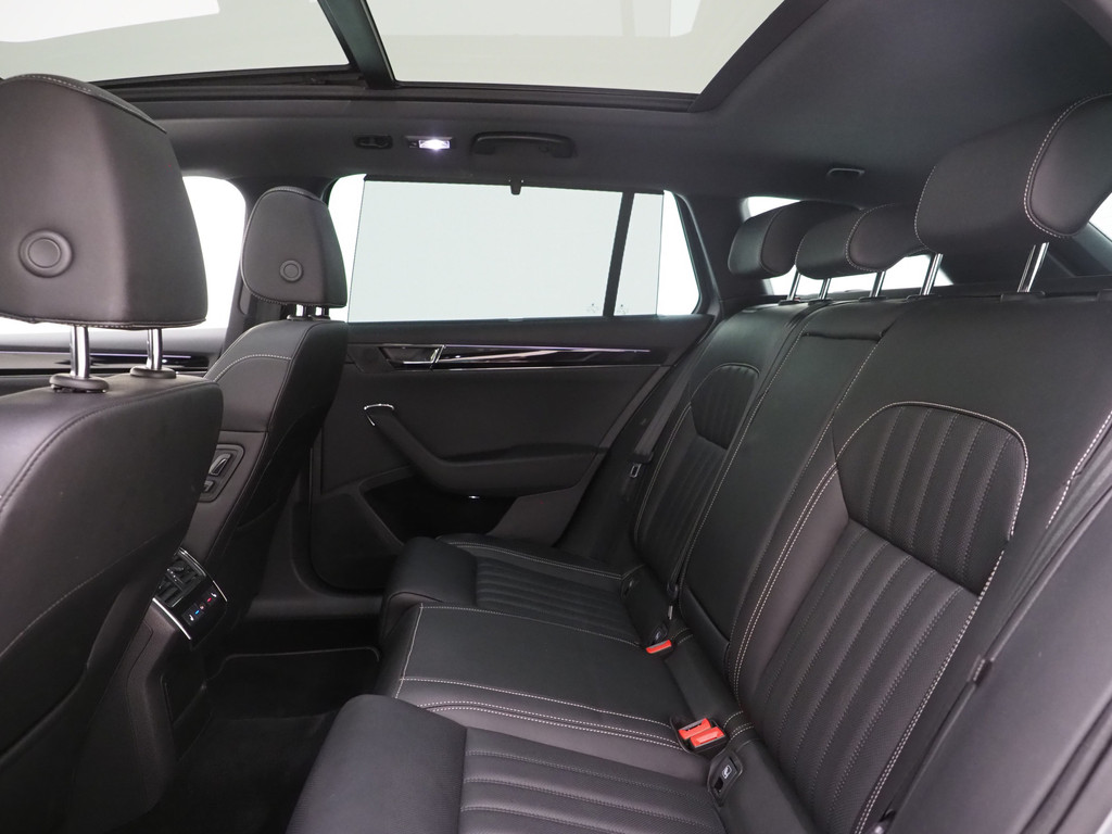 Škoda Superb Combi 1.4 TSI iV Laurin & Klement 82