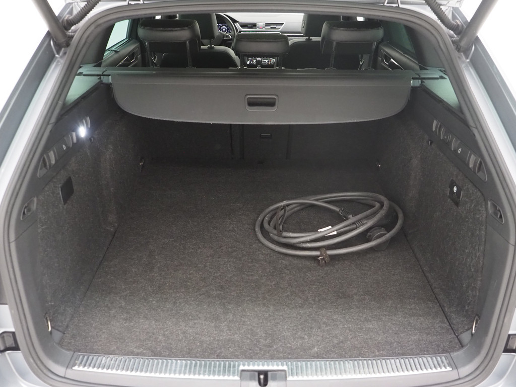Škoda Superb Combi 1.4 TSI iV Laurin & Klement 84