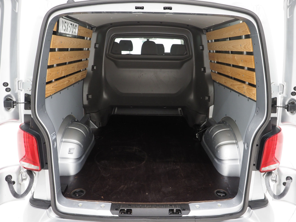 Volkswagen Transporter 2.0 TDI L2H1 30 DC Comfortline 32