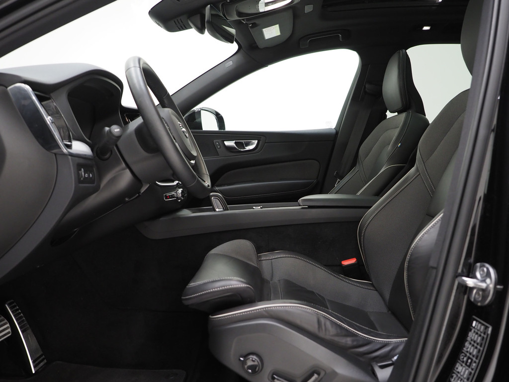 Volvo XC60 2.0 T8 Recharge AWD R-Design Dark 15