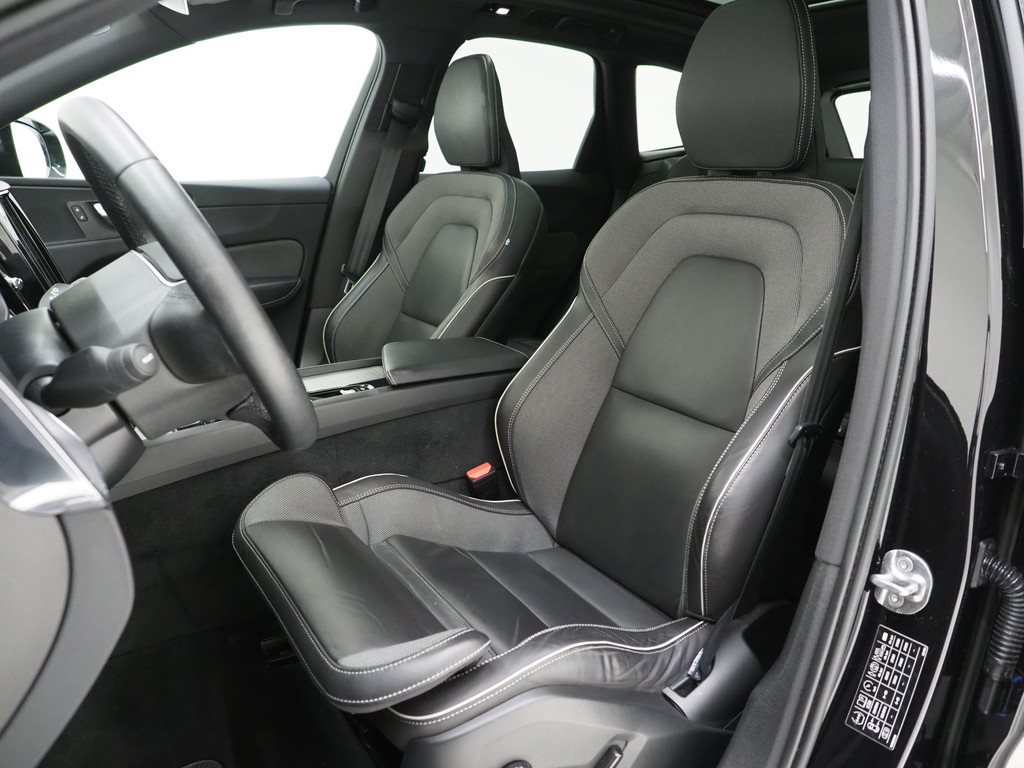 Volvo XC60 2.0 T8 Recharge AWD R-Design Dark 3