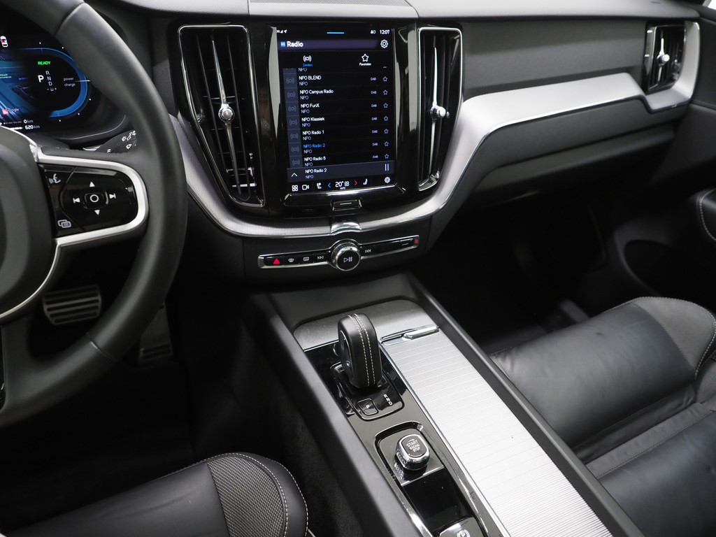 Volvo XC60 2.0 T8 Recharge AWD R-Design Dark 34