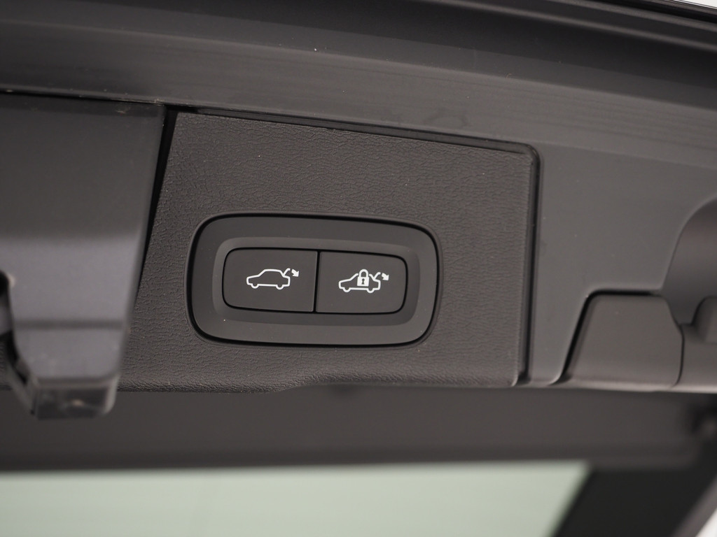 Volvo XC60 2.0 T8 Recharge AWD R-Design Dark 40