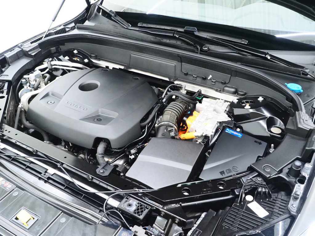 Volvo XC60 2.0 T8 Recharge AWD R-Design Dark 6