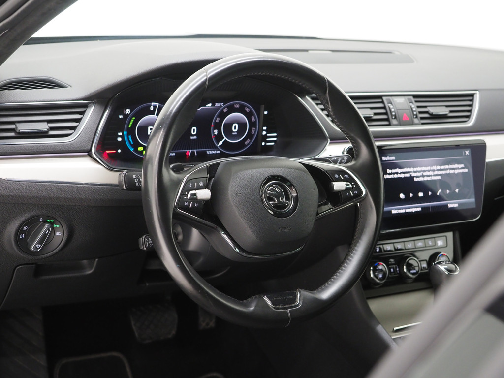 Škoda Superb Combi 1.4 TSI iV Laurin & Klement 16