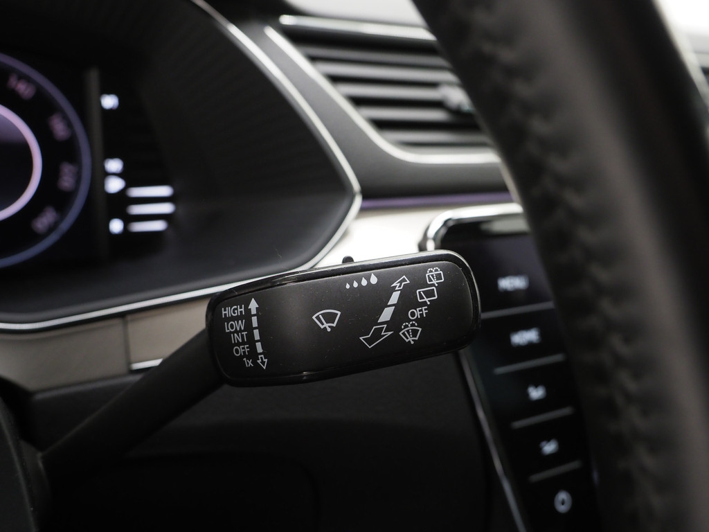 Škoda Superb Combi 1.4 TSI iV Laurin & Klement 26
