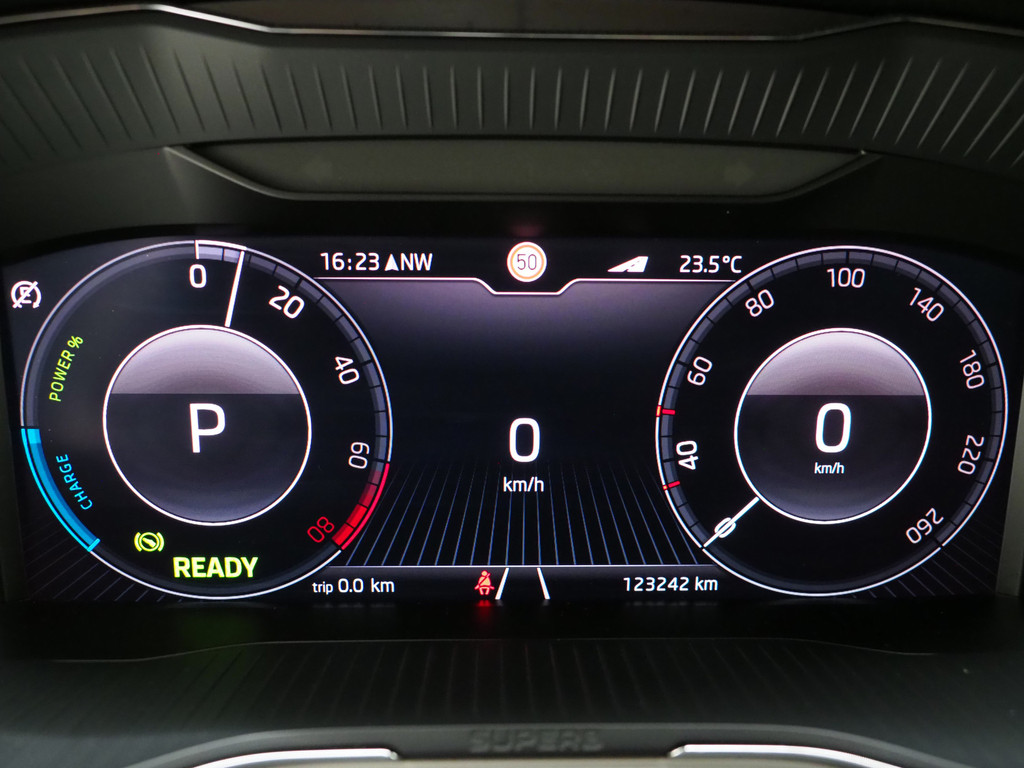 Škoda Superb Combi 1.4 TSI iV Laurin & Klement 27