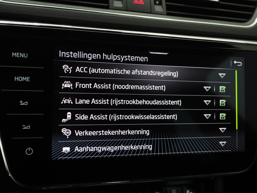 Škoda Superb Combi 1.4 TSI iV Laurin & Klement 31