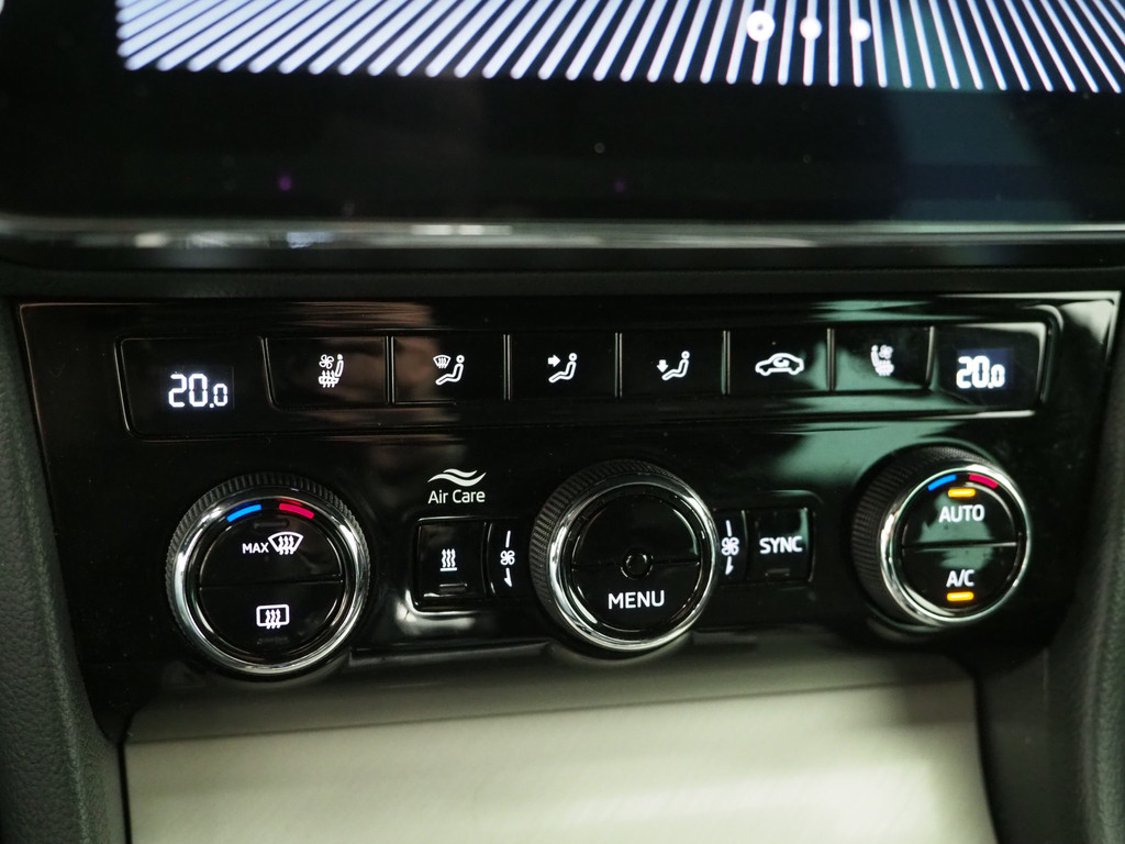 Škoda Superb Combi 1.4 TSI iV Laurin & Klement 35