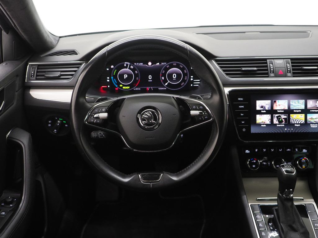 Škoda Superb Combi 1.4 TSI iV Laurin & Klement 37