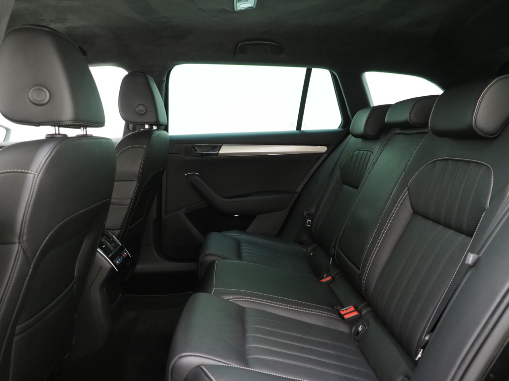 Škoda Superb Combi 1.4 TSI iV Laurin & Klement 39