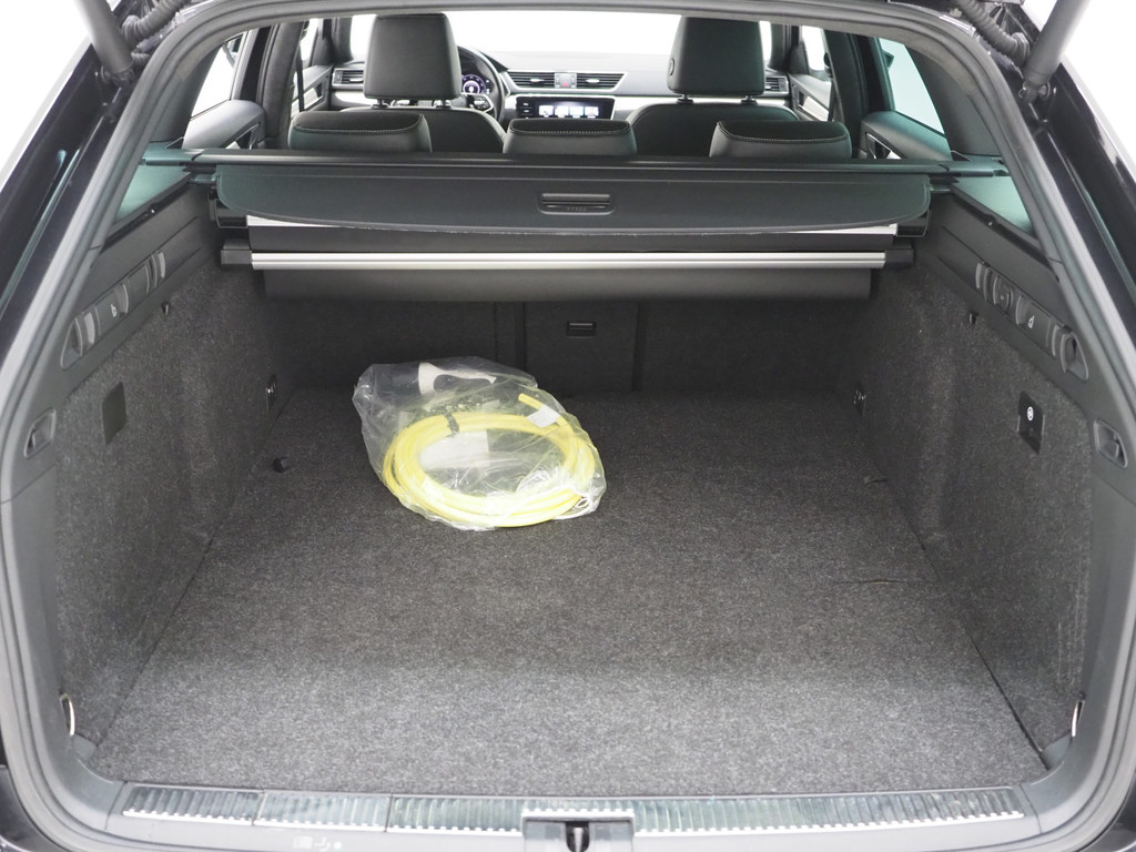 Škoda Superb Combi 1.4 TSI iV Laurin & Klement 40