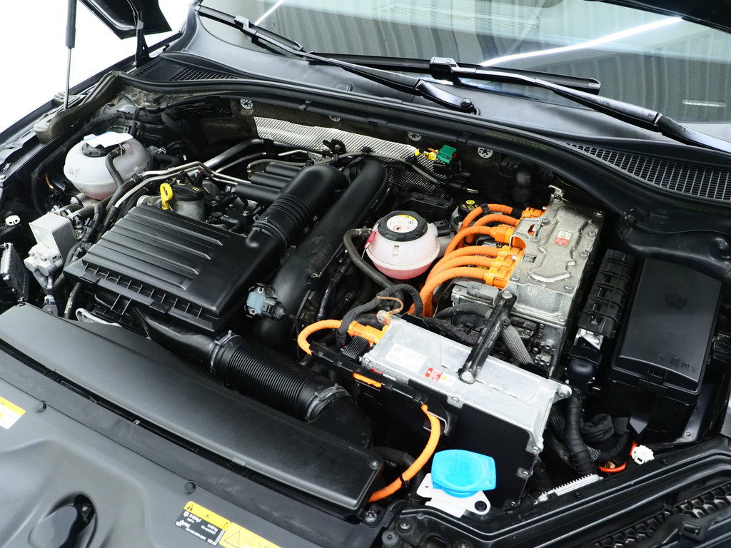 Škoda Superb Combi 1.4 TSI iV Laurin & Klement 6