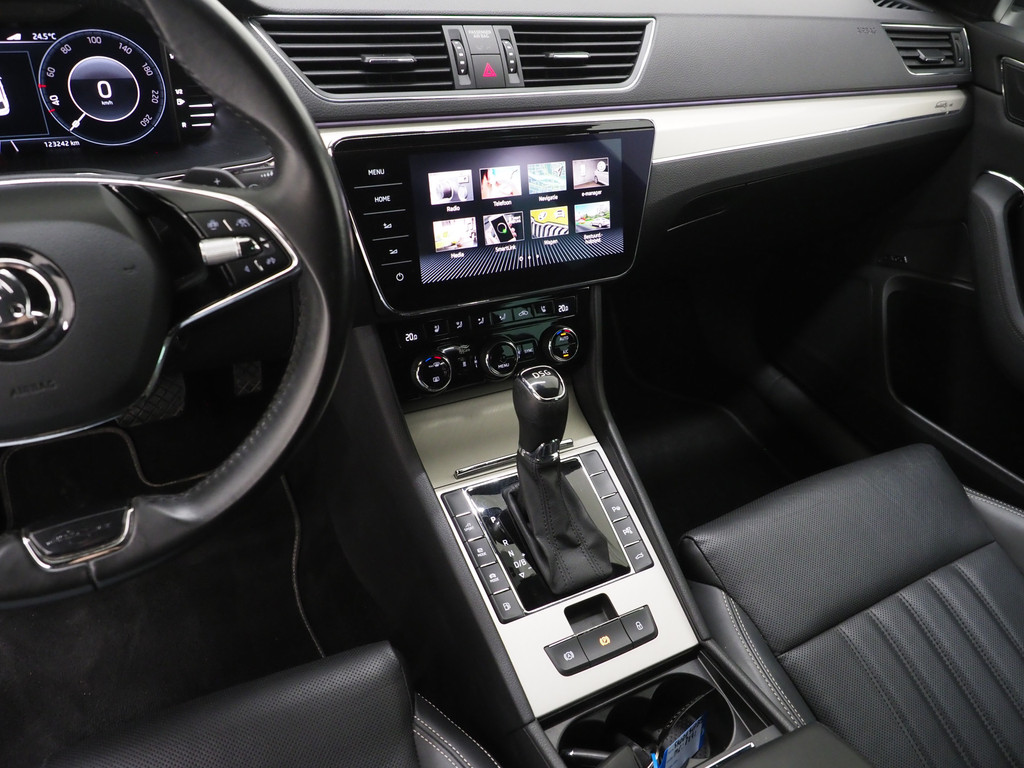 Škoda Superb Combi 1.4 TSI iV Laurin & Klement 80