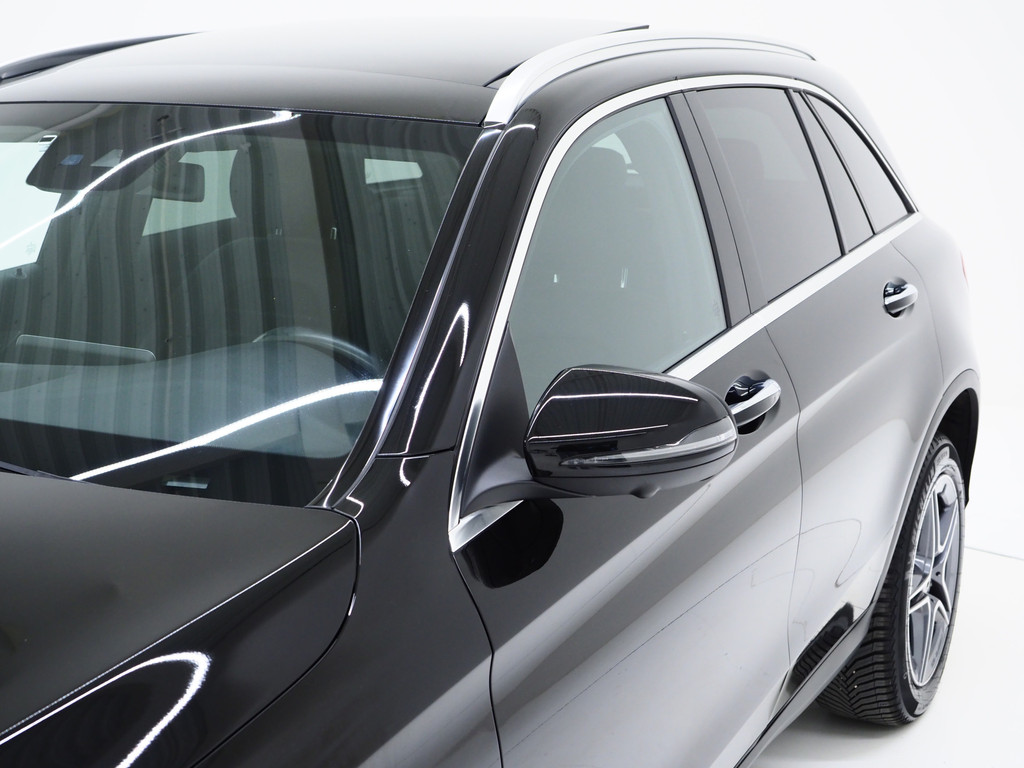 Mercedes-Benz GLC 300e 4MATIC AMG 12