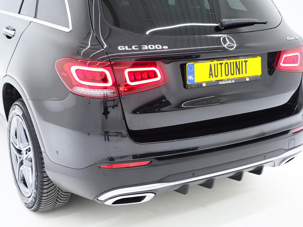 Mercedes-Benz GLC 300e 4MATIC AMG 13