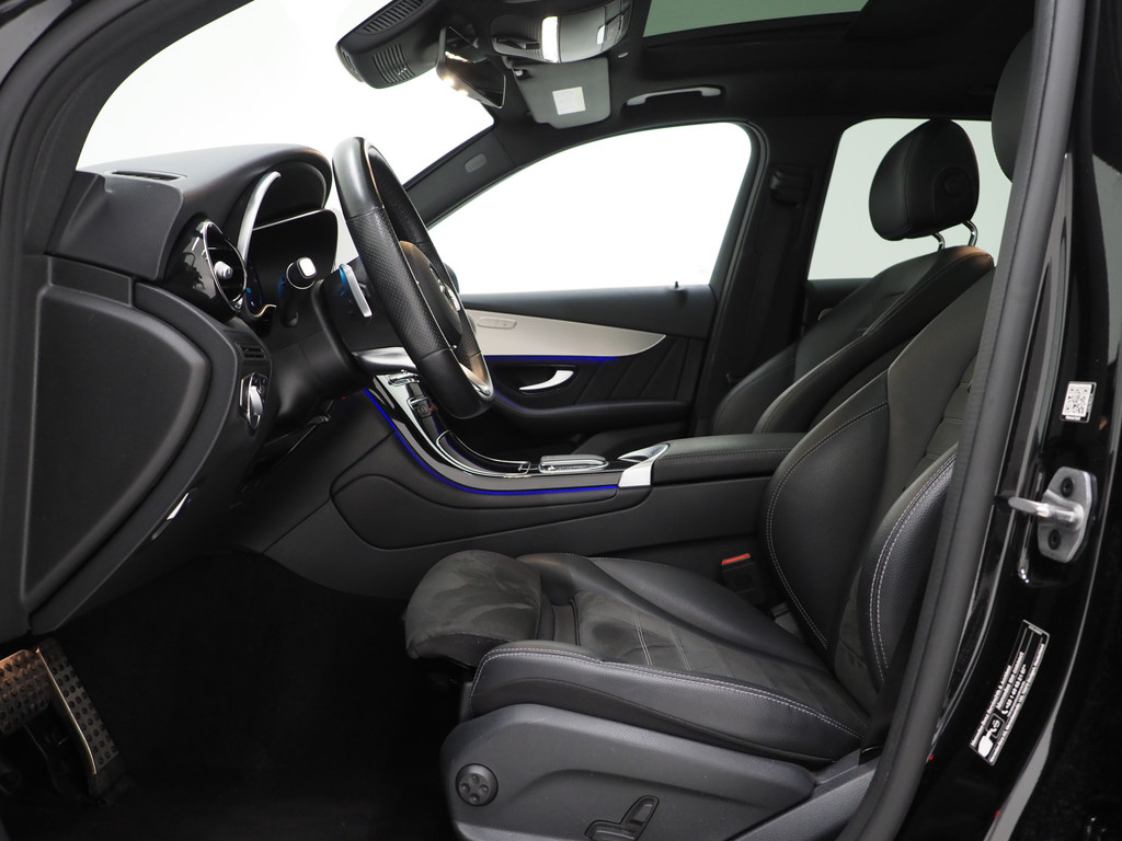 Mercedes-Benz GLC 300e 4MATIC AMG 15