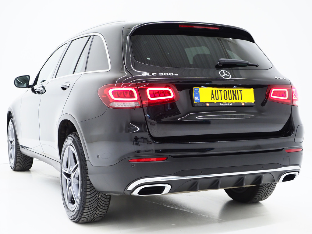 Mercedes-Benz GLC 300e 4MATIC AMG 2