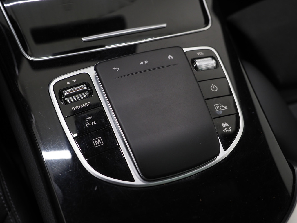 Mercedes-Benz GLC 300e 4MATIC AMG 31