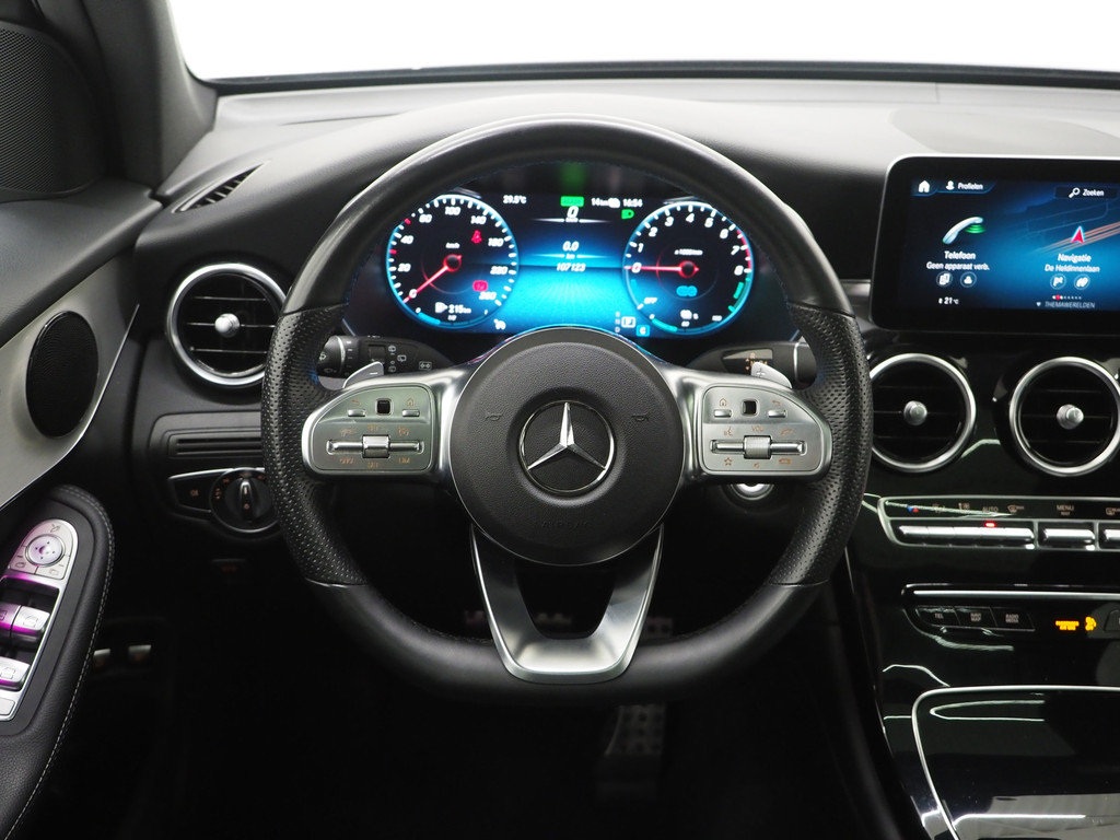 Mercedes-Benz GLC 300e 4MATIC AMG 33