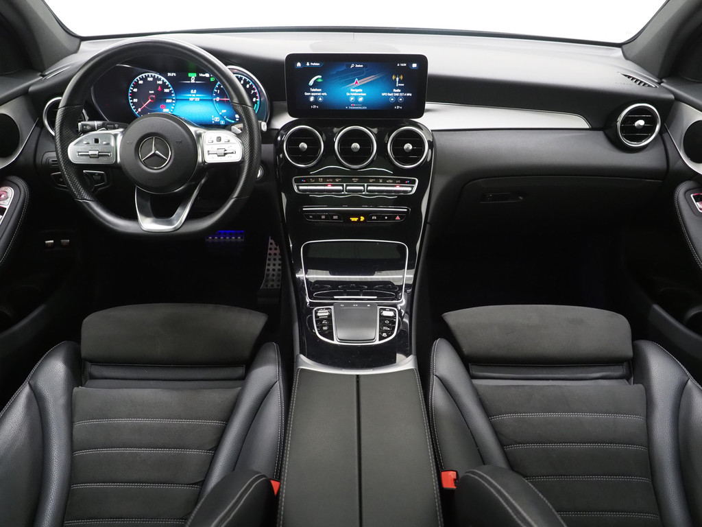 Mercedes-Benz GLC 300e 4MATIC AMG 4