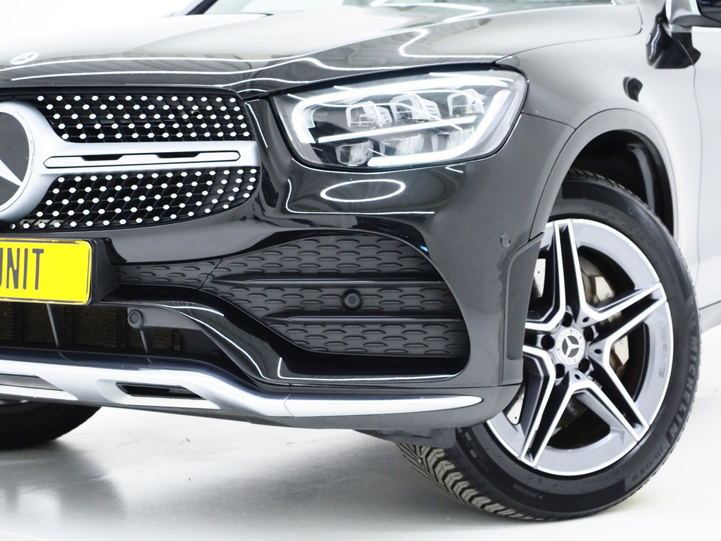 Mercedes-Benz GLC 300e 4MATIC AMG 5